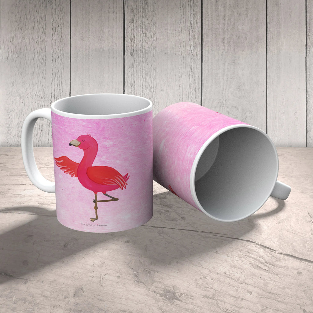 Tasse Flamingo Yoga Tasse, Kaffeetasse, Teetasse, Becher, Kaffeebecher, Teebecher, Keramiktasse, Porzellantasse, Büro Tasse, Geschenk Tasse, Tasse Sprüche, Tasse Motive, Kaffeetassen, Tasse bedrucken, Designer Tasse, Cappuccino Tassen, Schöne Teetassen, Flamingo, Vogel, Yoga, Namaste, Achtsamkeit, Yoga-Übung, Entspannung, Ärger, Aufregen, Tiefenentspannung