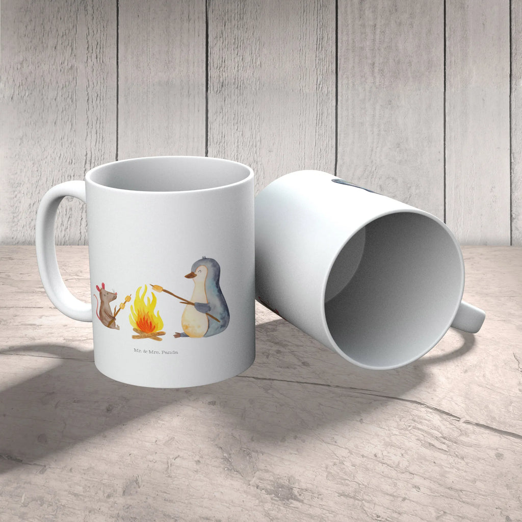 Tasse Pinguin Lagerfeuer Tasse, Kaffeetasse, Teetasse, Becher, Kaffeebecher, Teebecher, Keramiktasse, Porzellantasse, Büro Tasse, Geschenk Tasse, Tasse Sprüche, Tasse Motive, Kaffeetassen, Tasse bedrucken, Designer Tasse, Cappuccino Tassen, Schöne Teetassen, Pinguin, Maus, Pinguine, Lagerfeuer, Leben, Arbeit, Job, Motivation, Büro, Büroalltag, Lebensspruch, Lebensmotivation, Neustart, Liebe, grillen, Feuer, Marshmallows