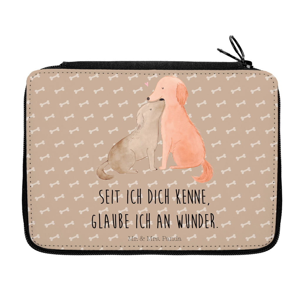 Federmappe Hunde Liebe Federmappe, Stiftetasche, Stifte Etui, Schule, Einschulung, Geschenk, Kind, Schüler, Schülerin, Stifterolle, Federmäppchen, Motiv, Grundschule, Federmäppchen bedruckt, Büro Stifte Etui, Bestückte Federmappe, Kinder Federmappe, Federmappe Einschulung, Hund, Hundemotiv, Haustier, Hunderasse, Tierliebhaber, Hundebesitzer, Sprüche, Liebe, Hund. Hunde, Kuss, Vertrauen, Kuscheln, Herz