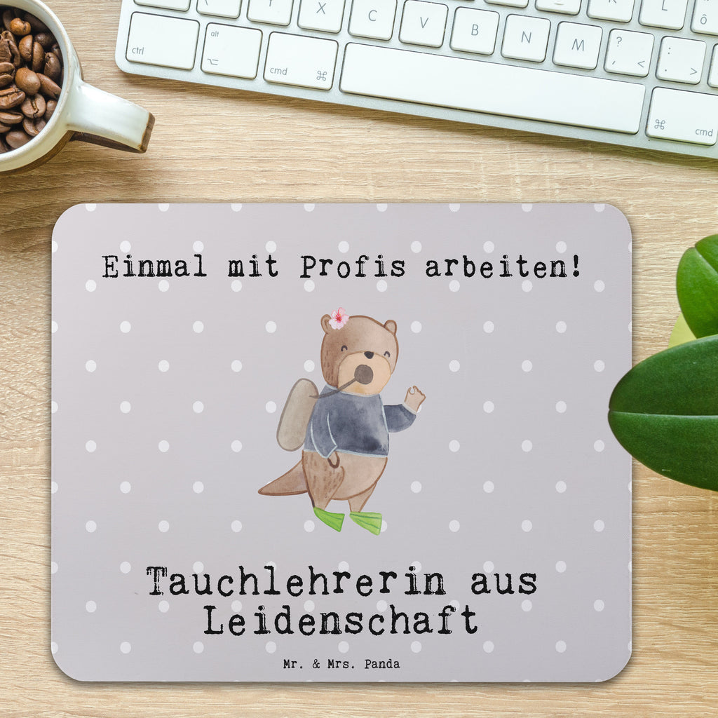 Mauspad Tauchlehrerin aus Leidenschaft Mousepad, Computer zubehör, Büroausstattung, PC Zubehör, Arbeitszimmer, Mauspad, Einzigartiges Mauspad, Designer Mauspad, Mausunterlage, Mauspad Büro, Beruf, Ausbildung, Jubiläum, Abschied, Rente, Kollege, Kollegin, Geschenk, Schenken, Arbeitskollege, Mitarbeiter, Firma, Danke, Dankeschön