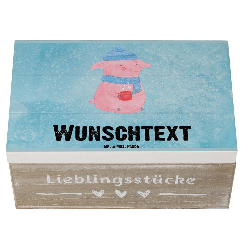 Personalisierte Holzkiste Schwein Glühwein Holzkiste mit Namen, Kiste mit Namen, Schatzkiste mit Namen, Truhe mit Namen, Schatulle mit Namen, Erinnerungsbox mit Namen, Erinnerungskiste, mit Namen, Dekokiste mit Namen, Aufbewahrungsbox mit Namen, Holzkiste Personalisiert, Kiste Personalisiert, Schatzkiste Personalisiert, Truhe Personalisiert, Schatulle Personalisiert, Erinnerungsbox Personalisiert, Erinnerungskiste Personalisiert, Dekokiste Personalisiert, Aufbewahrungsbox Personalisiert, Geschenkbox personalisiert, GEschenkdose personalisiert, Winter, Weihnachten, Weihnachtsdeko, Nikolaus, Advent, Heiligabend, Wintermotiv, Glühschwein, Glühwein, Weihnachtsmarkt, Punsch