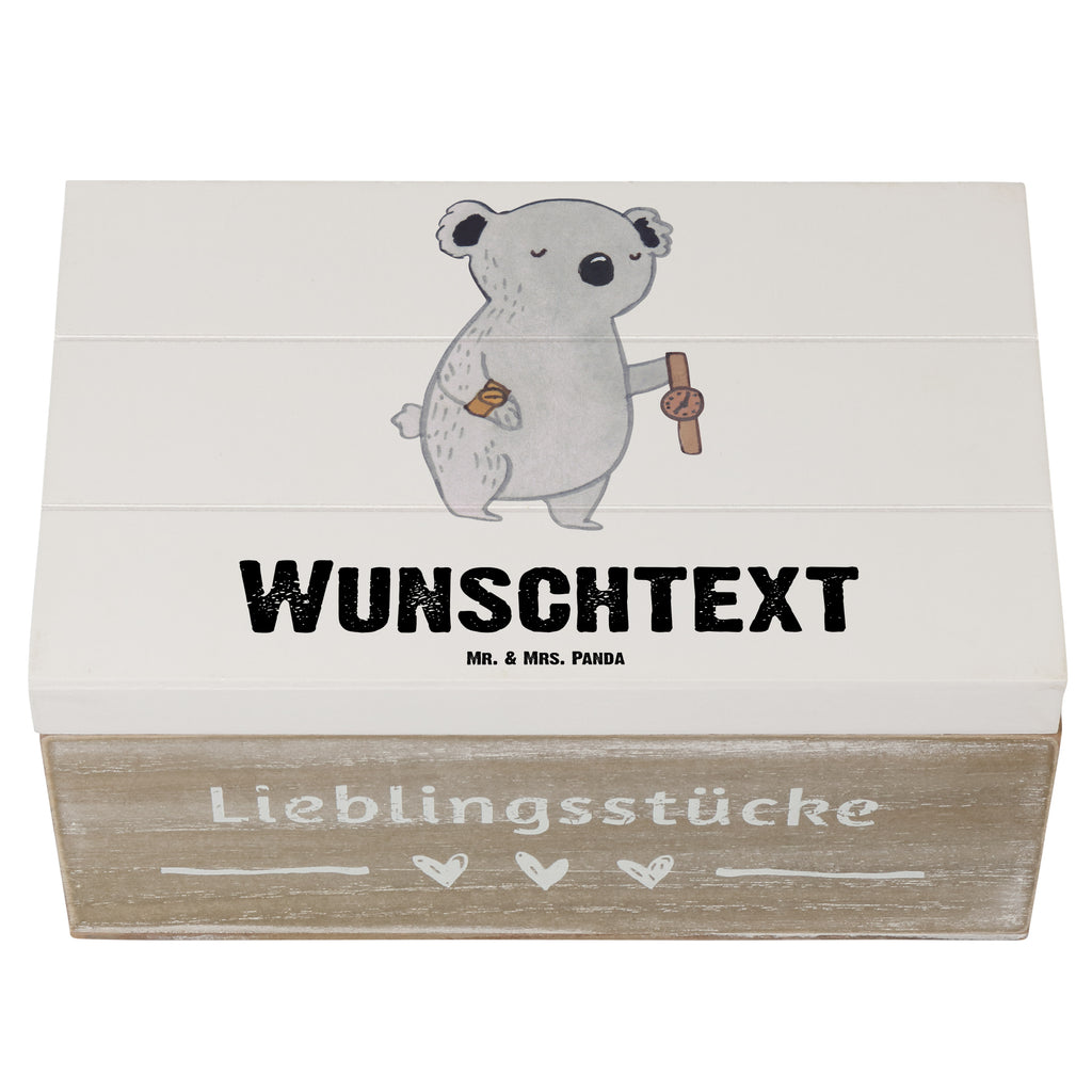 Personalisierte Holzkiste Uhrmacher mit Herz Holzkiste mit Namen, Kiste mit Namen, Schatzkiste mit Namen, Truhe mit Namen, Schatulle mit Namen, Erinnerungsbox mit Namen, Erinnerungskiste, mit Namen, Dekokiste mit Namen, Aufbewahrungsbox mit Namen, Holzkiste Personalisiert, Kiste Personalisiert, Schatzkiste Personalisiert, Truhe Personalisiert, Schatulle Personalisiert, Erinnerungsbox Personalisiert, Erinnerungskiste Personalisiert, Dekokiste Personalisiert, Aufbewahrungsbox Personalisiert, Geschenkbox personalisiert, GEschenkdose personalisiert, Beruf, Ausbildung, Jubiläum, Abschied, Rente, Kollege, Kollegin, Geschenk, Schenken, Arbeitskollege, Mitarbeiter, Firma, Danke, Dankeschön