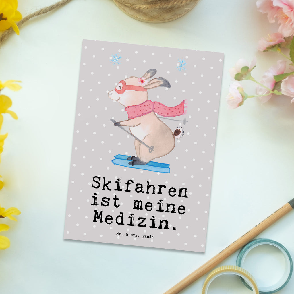 Postkarte Bär Skifahren Medizin Postkarte, Karte, Geschenkkarte, Grußkarte, Einladung, Ansichtskarte, Geburtstagskarte, Einladungskarte, Dankeskarte, Ansichtskarten, Einladung Geburtstag, Einladungskarten Geburtstag, Geschenk, Sport, Sportart, Hobby, Schenken, Danke, Dankeschön, Auszeichnung, Gewinn, Sportler, Ski fahren, Skifahren, Skisport, Skiwettbewerb, Skirennen