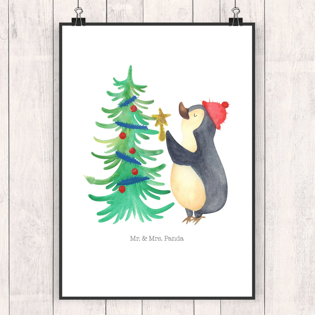 Poster Pinguin Weihnachtsbaum Poster, Wandposter, Bild, Wanddeko, Küchenposter, Kinderposter, Wanddeko Bild, Raumdekoration, Wanddekoration, Handgemaltes Poster, Mr. & Mrs. Panda Poster, Designposter, Kunstdruck, Posterdruck, Winter, Weihnachten, Weihnachtsdeko, Nikolaus, Advent, Heiligabend, Wintermotiv, Pinguin