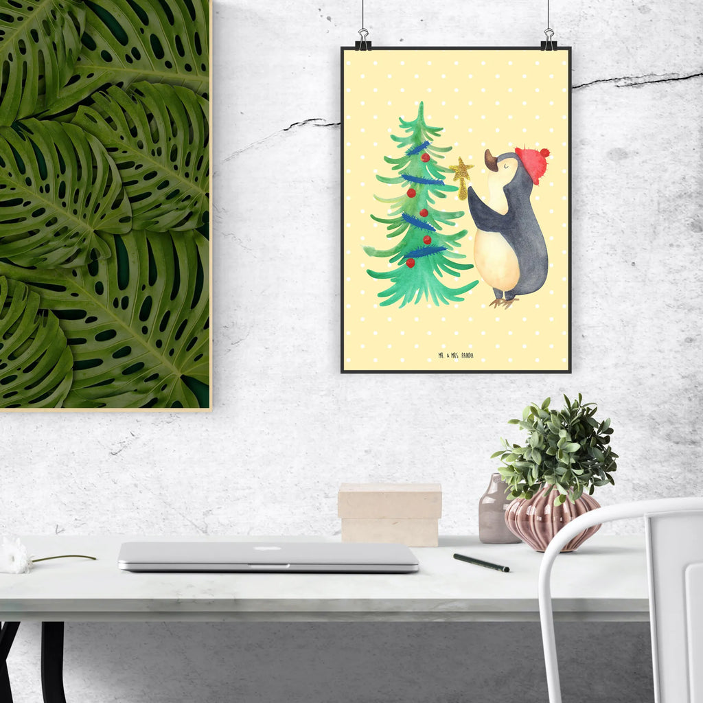 Poster Pinguin Weihnachtsbaum Poster, Wandposter, Bild, Wanddeko, Küchenposter, Kinderposter, Wanddeko Bild, Raumdekoration, Wanddekoration, Handgemaltes Poster, Mr. & Mrs. Panda Poster, Designposter, Kunstdruck, Posterdruck, Winter, Weihnachten, Weihnachtsdeko, Nikolaus, Advent, Heiligabend, Wintermotiv, Pinguin