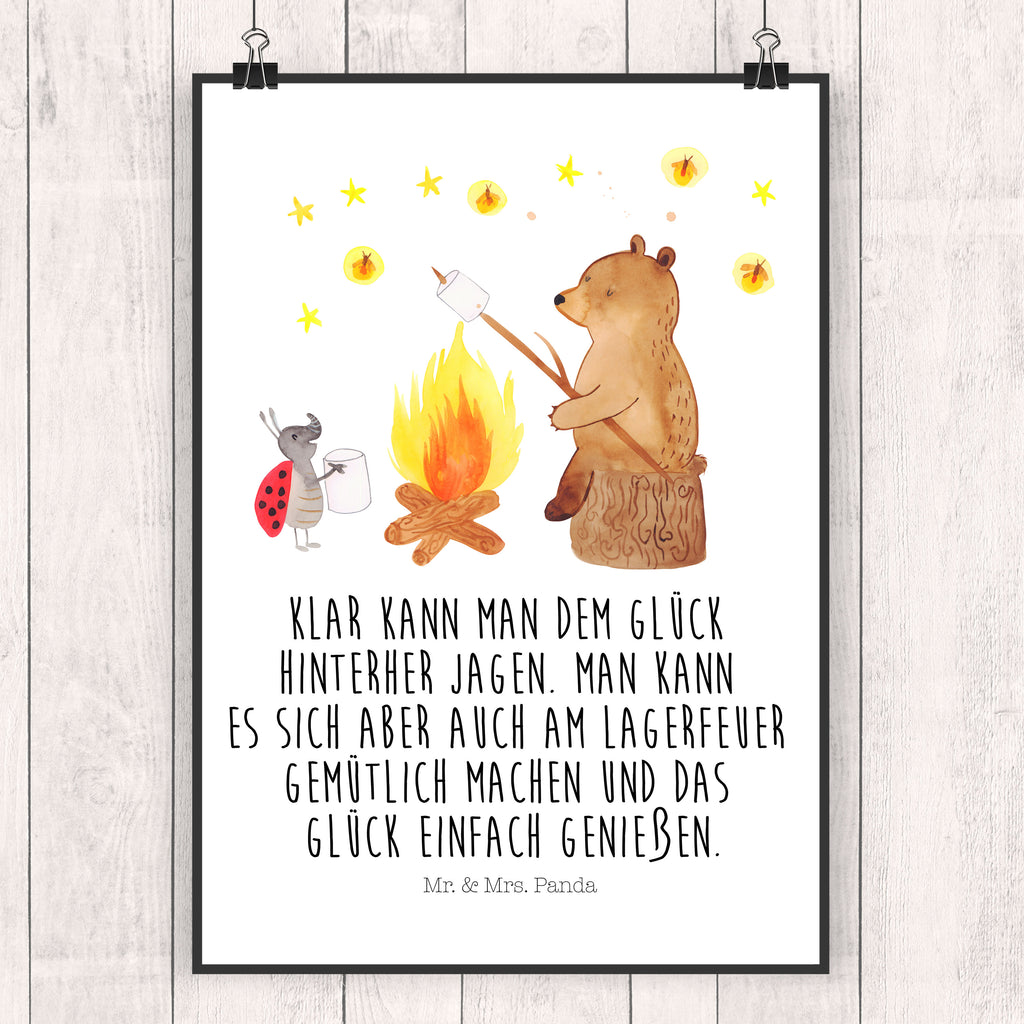 Poster Bär & Marienkäfer Lagerfeuer Poster, Wandposter, Bild, Wanddeko, Küchenposter, Kinderposter, Wanddeko Bild, Raumdekoration, Wanddekoration, Handgemaltes Poster, Mr. & Mrs. Panda Poster, Designposter, Kunstdruck, Posterdruck, Bär, Teddy, Teddybär, Lagerfeuer