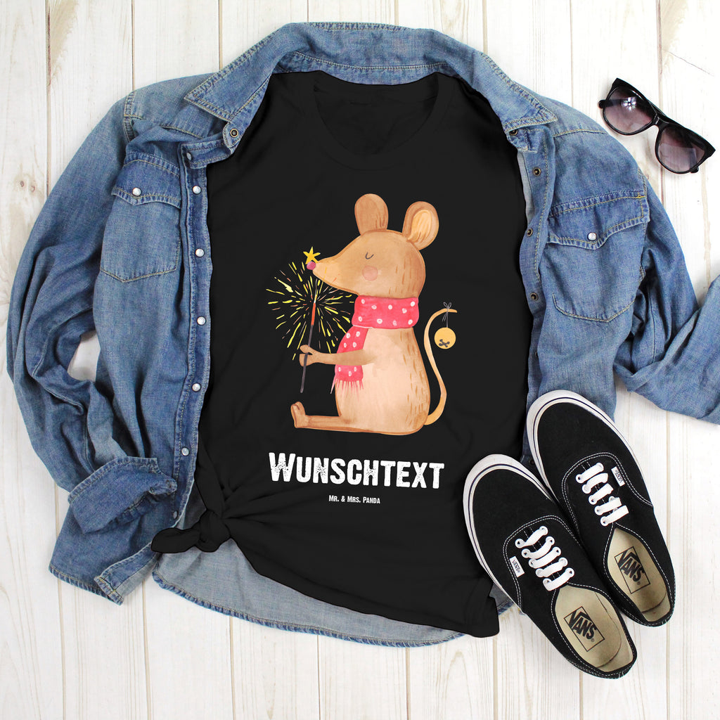 Personalisiertes T-Shirt Weihnachtsmaus T-Shirt Personalisiert, T-Shirt mit Namen, T-Shirt mit Aufruck, Männer, Frauen, Wunschtext, Bedrucken, Winter, Weihnachten, Weihnachtsdeko, Nikolaus, Advent, Heiligabend, Wintermotiv, Frohe Weihnachten, Weihnachtsgruß, Weihnachtsmotiv, Maus, Mäuschen, Weihnachtswunder