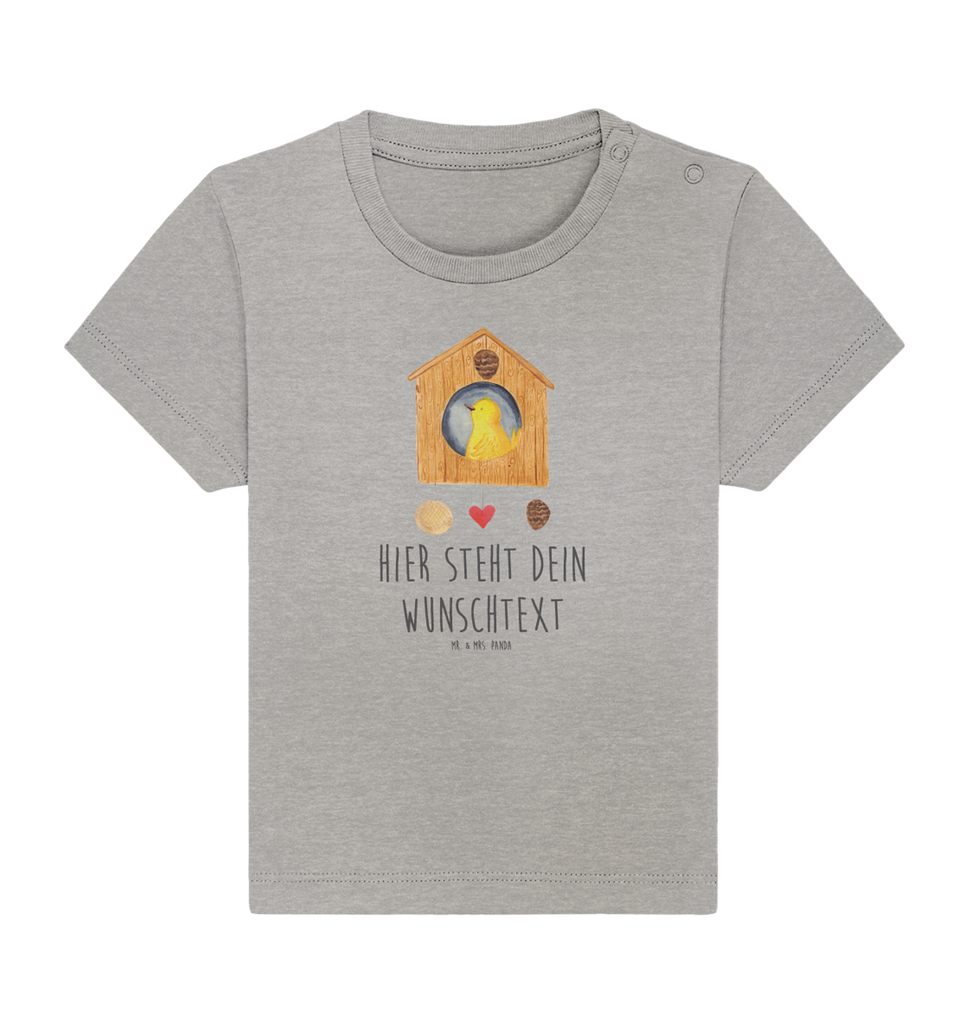 Personalisiertes Baby Shirt Vogel Haus Personalisiertes Baby T-Shirt, Personalisiertes Jungen Baby T-Shirt, Personalisiertes Mädchen Baby T-Shirt, Personalisiertes Shirt, Tiermotive, Gute Laune, lustige Sprüche, Tiere, Vogel, Vögel, Vogelhaus, Vogelhäuschen, Home sweet home, Zuhause, Nest, Eigenheim, Familie, Wohnung, Haus, unser Haus, Lieblingsort, Castle