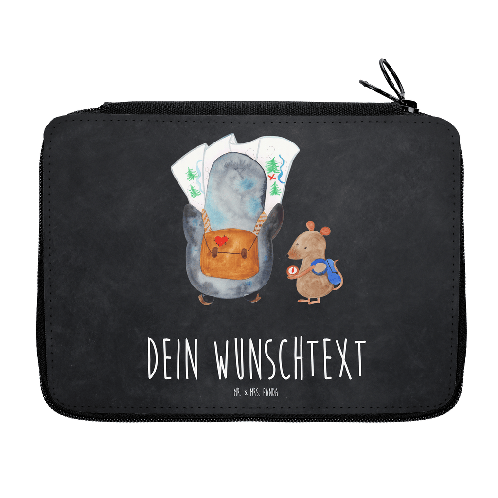 Personalisierte Federmappe Pinguin & Maus Wanderer Personalisierte Federmappe, Personalisierte Stiftetasche, PersonalisierteS Stifte Etui, Schule, Einschulung, Geschenk, Kind, Schüler, Schülerin, Personalisierte Stifterolle, PersonalisierteS Federmäppchen, Motiv, Grundschule, Federmäppchen bedruckt, Büro Stifte Etui, Bestückte Federmappe, Kinder Federmappe, Federmappe Einschulung, Federmappe mit Namen, Stiftemappe mit Namen, Stifterolle mit Namen, Federmäppchen mit Namen, Pinguin, Pinguine, Abenteurer, Abenteuer, Roadtrip, Ausflug, Wanderlust, wandern