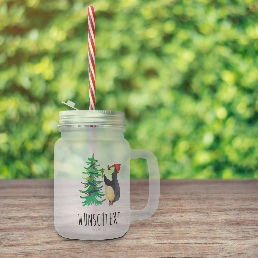 Personalisiertes Trinkglas Mason Jar Pinguin Weihnachtsbaum Personalisiertes Mason Jar, Personalisiertes Glas, Personalisiertes Trinkglas, Personalisiertes Henkelglas, Personalisiertes Sommerglas, Personalisiertes Einmachglas, Personalisiertes Cocktailglas, Personalisiertes Cocktail-Glas, mit Namen, Wunschtext, Wunschnamen, Mason Jar selbst bedrucken, Wunschglas mit Namen, Bedrucktes Trinkglas, Geschenk mit Namen, Winter, Weihnachten, Weihnachtsdeko, Nikolaus, Advent, Heiligabend, Wintermotiv, Pinguin