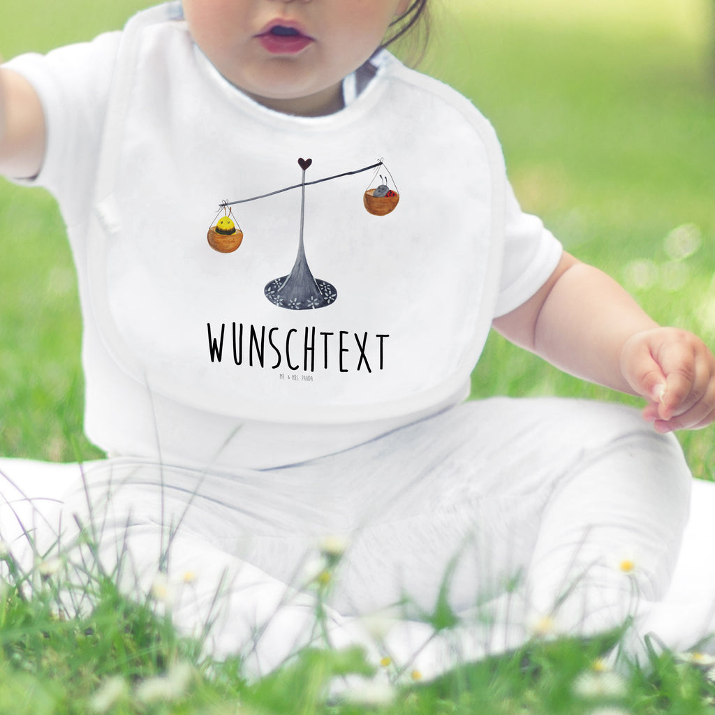 Personalisiertes Babylätzchen Sternzeichen Waage Baby, Personalisiertes Lätzchen, Personalisiertes Spucktuch, Personalisiertes Sabberlätzchen, Personalisiertes Klettlätzchen, Personalisiertes Baby-Lätzchen, KPersonalisiertes Kinderlätzchen, Personalisiertes Geburt Geschenk, Geschenkidee Geburt, Personalisiertes Baby-Spucktuch, Personalisierter Baby-Kleckschutz, Personalisiertes Babyparty Geschenk, Personalisiertes Lätzchen für Babys, Lätzchen mit Namen, Spucktuch mit Namen, Sabberlätzchen mit Namen, Klettlätzchen mit Namen, Baby-Lätzchen mit Namen, Kinderlätzchen mit Namen, Geburt Geschenk mit Namen, Geschenkidee Geburt mit Namen, Baby-Spucktuch mit Namen, Baby-Kleckschutz, Babyparty Geschenk mit Namen, Lätzchen für Babys mit Namen, Selbst gestalten, Wunschnamen, Babylätzchen Bedrucken, Tierkreiszeichen, Sternzeichen, Horoskop, Astrologie, Aszendent, Waage, Waage Geschenk, Waage Sternzeichen, Geschenk Oktober, Geschenk September, Geburtstag Oktober, Geburtstag September, Gleichgewicht, Marienkäfer, Hummel, Biene