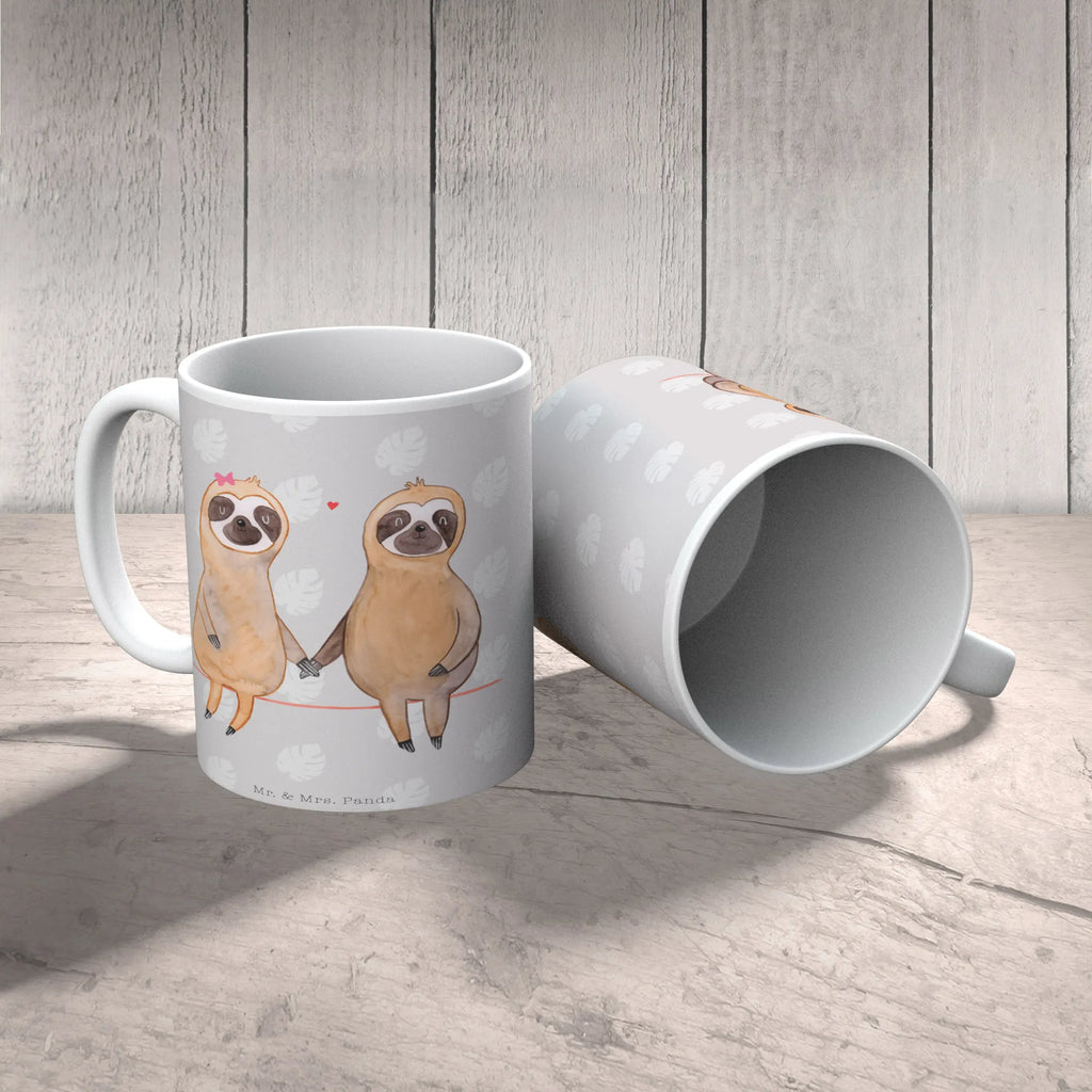 Tasse Faultier Pärchen Tasse, Kaffeetasse, Teetasse, Becher, Kaffeebecher, Teebecher, Keramiktasse, Porzellantasse, Büro Tasse, Geschenk Tasse, Tasse Sprüche, Tasse Motive, Kaffeetassen, Tasse bedrucken, Designer Tasse, Cappuccino Tassen, Schöne Teetassen, Faultier, Faultier Geschenk, Faultier Deko, Faultiere, faul, Lieblingstier, Liebe, Liebespaar, Faultierliebe, Faultierpärchen, verliebt, verlobt, gemeinsam, relaxen, Pärchen, Beziehung, Langsamkeit