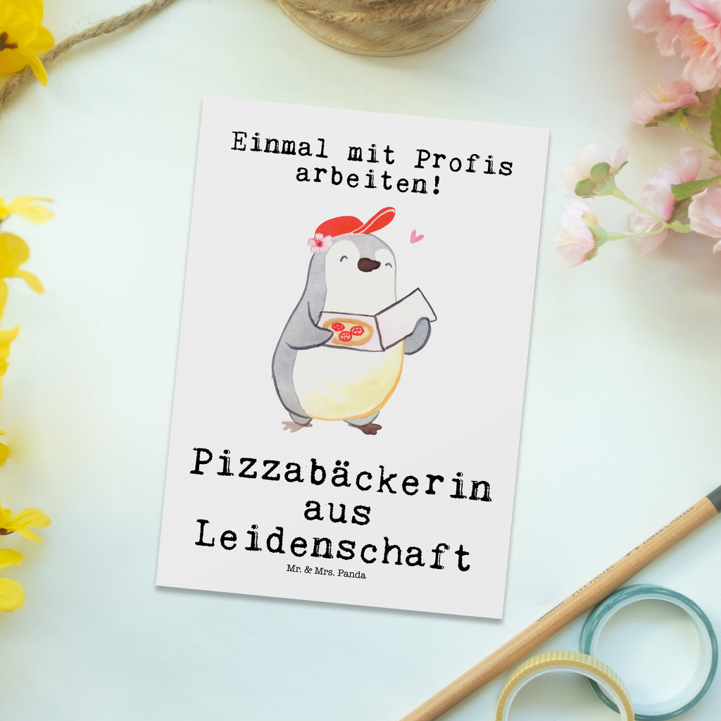 Postkarte Pizzabäckerin aus Leidenschaft Postkarte, Karte, Geschenkkarte, Grußkarte, Einladung, Ansichtskarte, Geburtstagskarte, Einladungskarte, Dankeskarte, Ansichtskarten, Einladung Geburtstag, Einladungskarten Geburtstag, Beruf, Ausbildung, Jubiläum, Abschied, Rente, Kollege, Kollegin, Geschenk, Schenken, Arbeitskollege, Mitarbeiter, Firma, Danke, Dankeschön, Lieferdienstmitarbeiterin, Pizzabäckerin, Pizzabotin, Pizzabringdienst, Lieferbringdienst