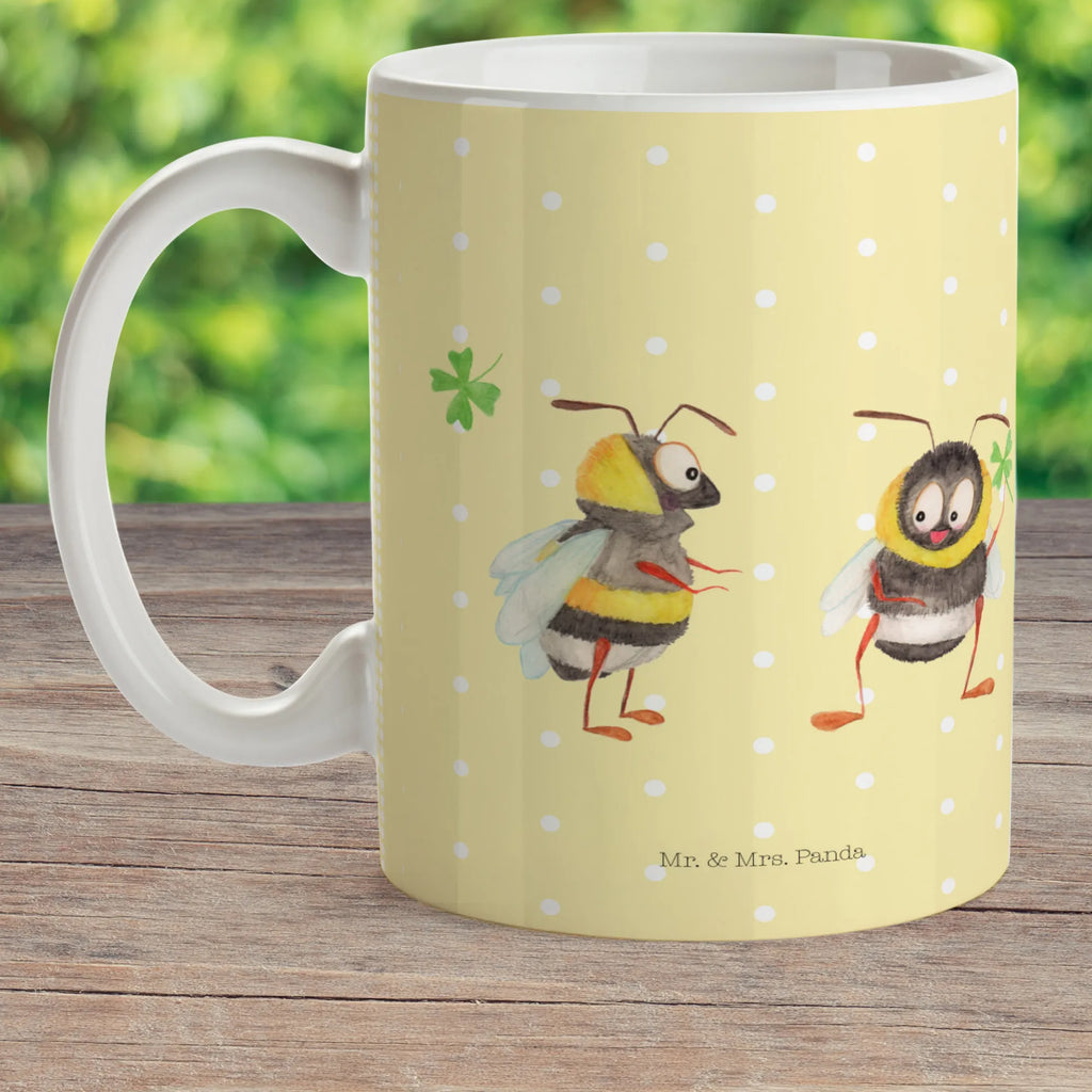 Kindertasse Hummeln Kleeblatt Kindertasse, Kinder Tasse, Kunststoff Tasse, Kindergarten Tasse, Trinkbecher, Camping Becher, Kaffeetasse, Kunststoffbecher, Kindergartenbecher, Outdoorgeschirr, Kunststoffgeschirr, Reisebecher, Reisetasse, Kinderbecher, Bruchfeste Tasse, Bruchsichere Tasse, Plastik Tasse, Plastiktasse, Tiermotive, Gute Laune, lustige Sprüche, Tiere, Hummel, Biene, Spruch positiv, Biene Deko, Spruch schön, glücklich sein, glücklich werden, Spruch fröhlich