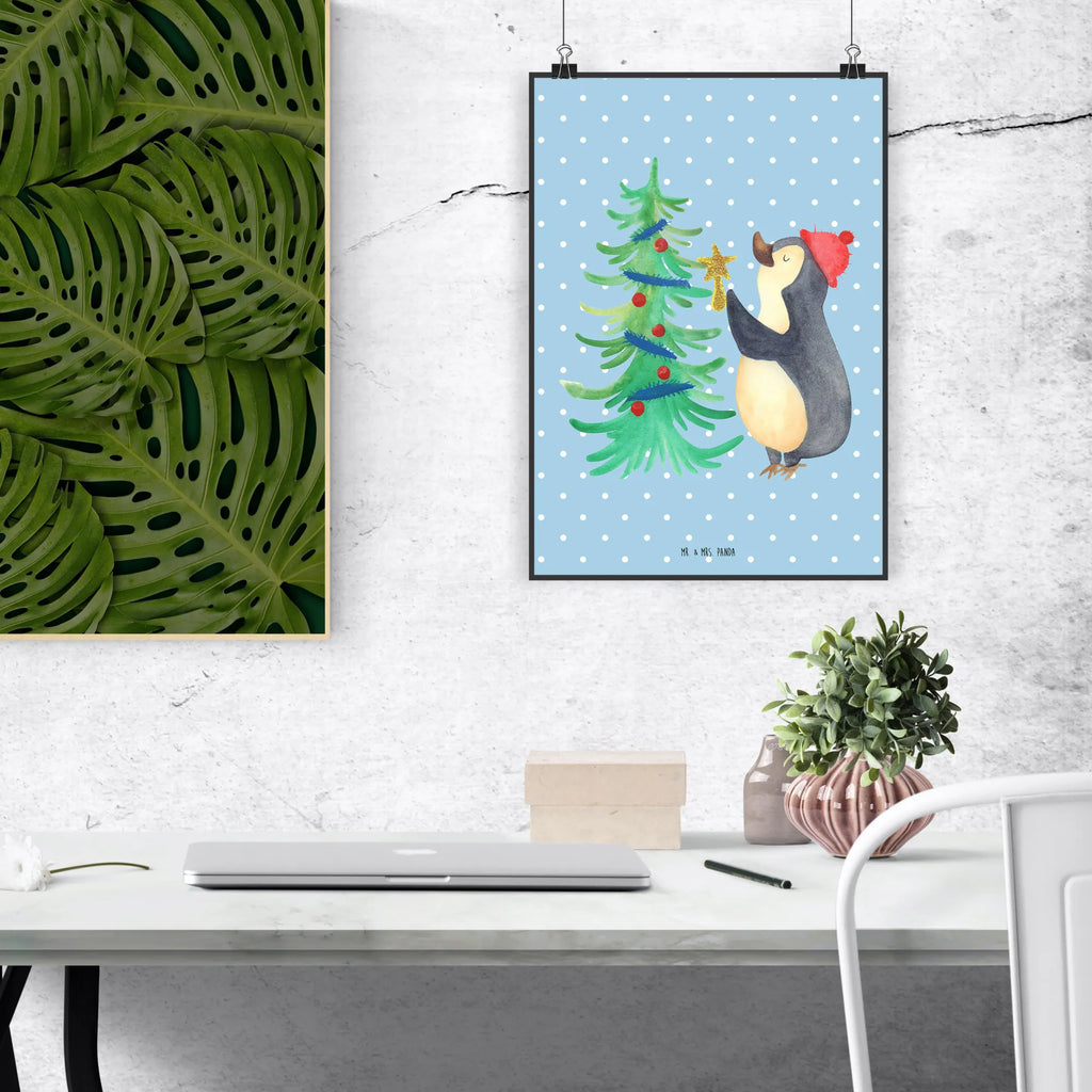 Poster Pinguin Weihnachtsbaum Poster, Wandposter, Bild, Wanddeko, Küchenposter, Kinderposter, Wanddeko Bild, Raumdekoration, Wanddekoration, Handgemaltes Poster, Mr. & Mrs. Panda Poster, Designposter, Kunstdruck, Posterdruck, Winter, Weihnachten, Weihnachtsdeko, Nikolaus, Advent, Heiligabend, Wintermotiv, Pinguin