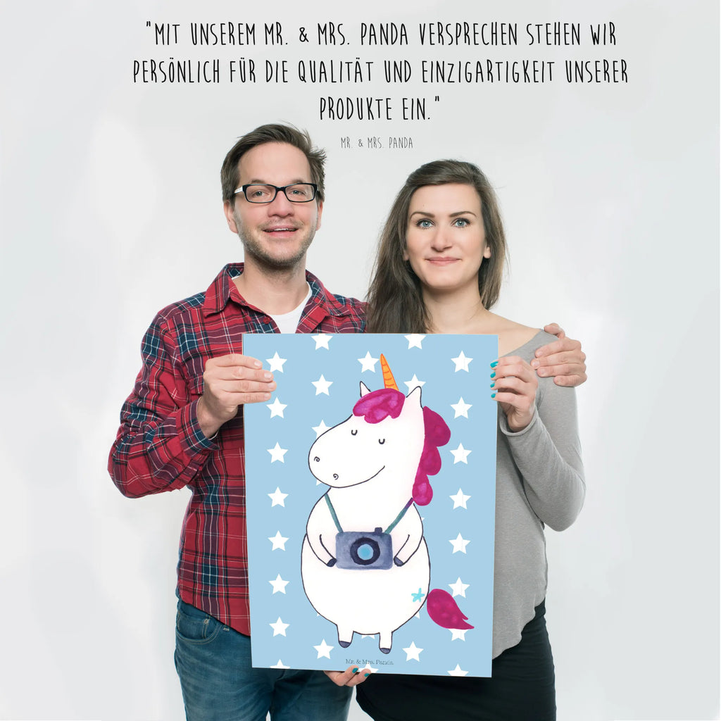 Poster Einhorn Fotograf Poster, Wandposter, Bild, Wanddeko, Küchenposter, Kinderposter, Wanddeko Bild, Raumdekoration, Wanddekoration, Handgemaltes Poster, Mr. & Mrs. Panda Poster, Designposter, Kunstdruck, Posterdruck, Einhorn, Einhörner, Einhorn Deko, Pegasus, Unicorn, Fotograf, Fotografie, Kamera, Reisen, Weltreise, Weltenbummler, Urlaub, Tourist, Kurztrip, Reise, Städtereise