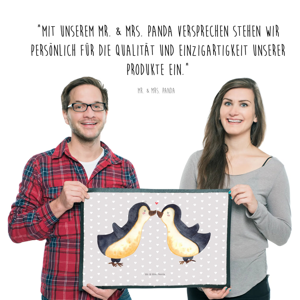 Fußmatte Pinguin Liebe Türvorleger, Schmutzmatte, Fußabtreter, Matte, Schmutzfänger, Fußabstreifer, Schmutzfangmatte, Türmatte, Motivfußmatte, Haustürmatte, Vorleger, Fussmatten, Fußmatten, Gummimatte, Fußmatte außen, Fußmatte innen, Fussmatten online, Gummi Matte, Sauberlaufmatte, Fußmatte waschbar, Fußmatte outdoor, Schmutzfangmatte waschbar, Eingangsteppich, Fußabstreifer außen, Fußabtreter außen, Schmutzfangteppich, Fußmatte außen wetterfest, Liebe, Partner, Freund, Freundin, Ehemann, Ehefrau, Heiraten, Verlobung, Heiratsantrag, Liebesgeschenk, Jahrestag, Hocheitstag, Pinguin, Pinguine, Pinguin Paar, Pinguinpaar, Pinguin Liebe, Paar, Pärchen. Liebespaar, Liebesbeweis, Liebesspruch, Hochzeitstag, Geschenk Freund, Geschenk Freundin, Verlobte, Verlobter, Love, Geschenk Hochzeitstag, Geschenkidee, Hochzeit, Gastgeschenk