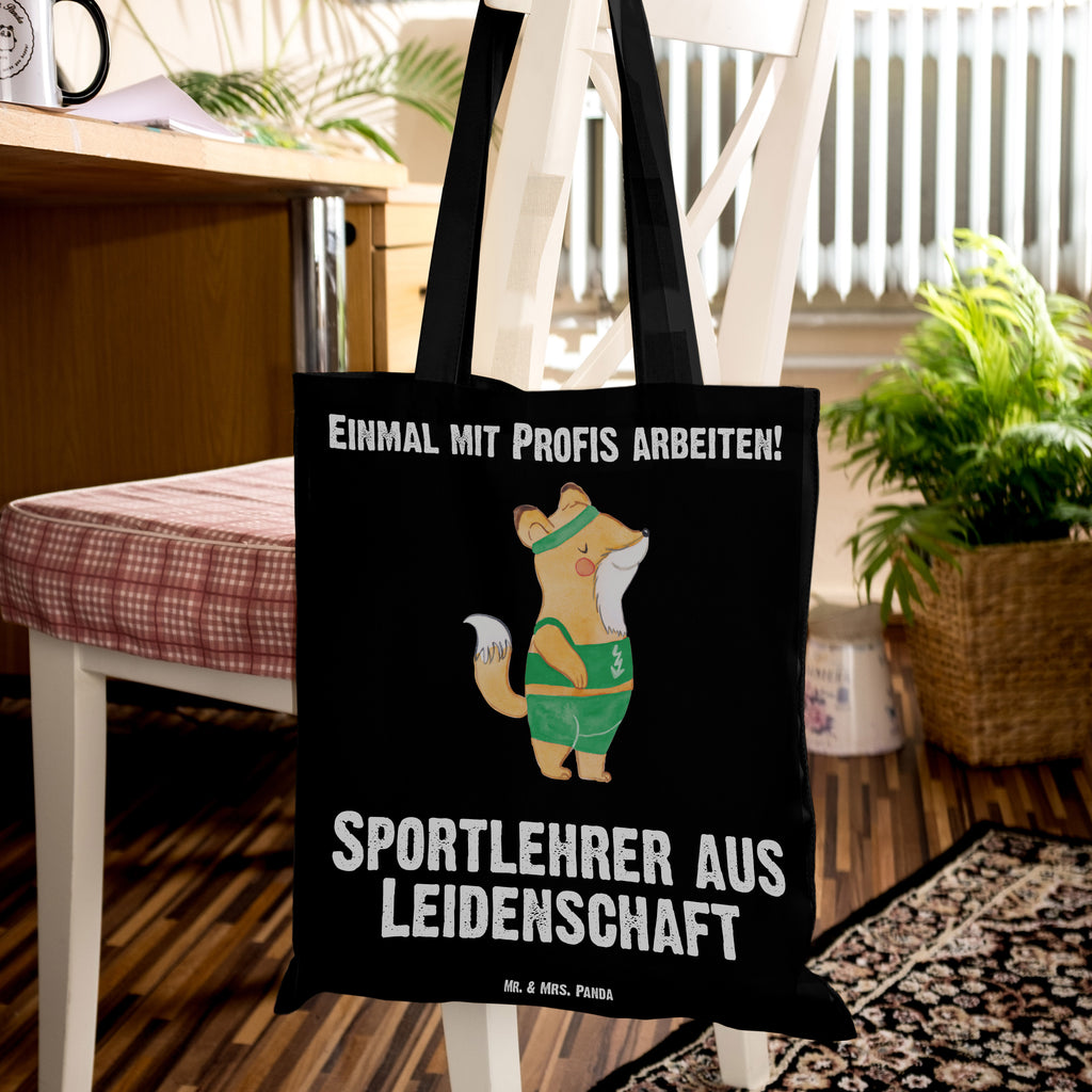 Tragetasche Sportlehrer aus Leidenschaft Beuteltasche, Beutel, Einkaufstasche, Jutebeutel, Stoffbeutel, Tasche, Shopper, Umhängetasche, Strandtasche, Schultertasche, Stofftasche, Tragetasche, Badetasche, Jutetasche, Einkaufstüte, Laptoptasche, Beruf, Ausbildung, Jubiläum, Abschied, Rente, Kollege, Kollegin, Geschenk, Schenken, Arbeitskollege, Mitarbeiter, Firma, Danke, Dankeschön