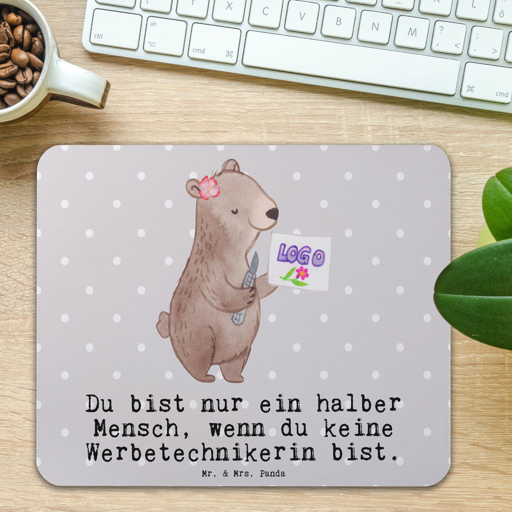 Mauspad Werbetechnikerin mit Herz Mousepad, Computer zubehör, Büroausstattung, PC Zubehör, Arbeitszimmer, Mauspad, Einzigartiges Mauspad, Designer Mauspad, Mausunterlage, Mauspad Büro, Beruf, Ausbildung, Jubiläum, Abschied, Rente, Kollege, Kollegin, Geschenk, Schenken, Arbeitskollege, Mitarbeiter, Firma, Danke, Dankeschön