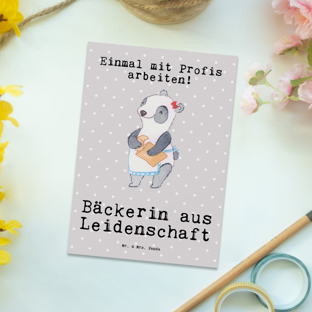 Postkarte Bäckerin aus Leidenschaft Postkarte, Karte, Geschenkkarte, Grußkarte, Einladung, Ansichtskarte, Geburtstagskarte, Einladungskarte, Dankeskarte, Ansichtskarten, Einladung Geburtstag, Einladungskarten Geburtstag, Beruf, Ausbildung, Jubiläum, Abschied, Rente, Kollege, Kollegin, Geschenk, Schenken, Arbeitskollege, Mitarbeiter, Firma, Danke, Dankeschön, Bäckerin, Konditorin, Brotbäckerin, Bäckerei, Backstube, Bäckerladen, Brotmanufaktur