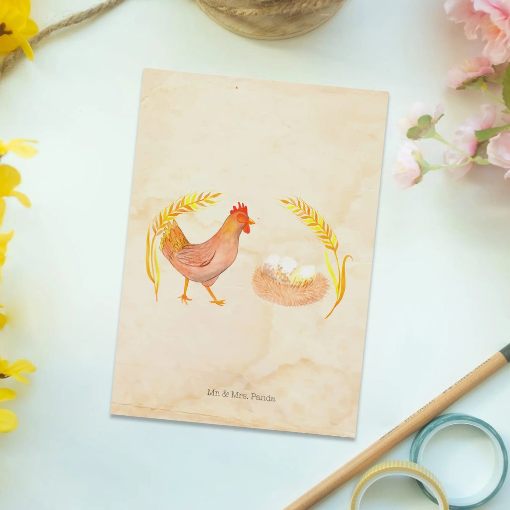 Postkarte Huhn Stolz Postkarte, Karte, Geschenkkarte, Grußkarte, Einladung, Ansichtskarte, Geburtstagskarte, Einladungskarte, Dankeskarte, Ansichtskarten, Einladung Geburtstag, Einladungskarten Geburtstag, Bauernhof, Hoftiere, Landwirt, Landwirtin, Hahn, Henne, Hühner, Eier, Hof, Landleben, Motivation, Geburt, Magie, Spruch, Schwangerschaft