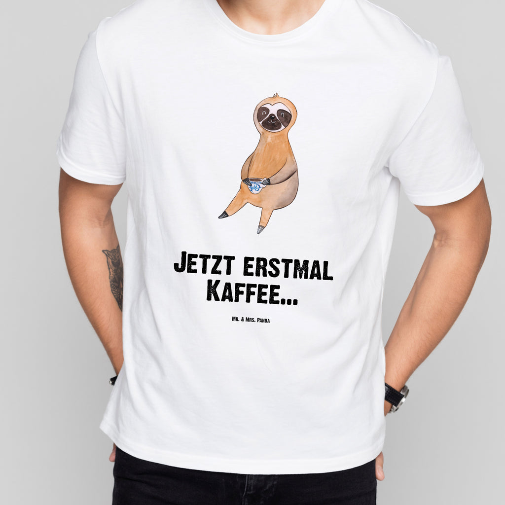 T-Shirt Standard Faultier Kaffee T-Shirt, Shirt, Tshirt, Lustiges T-Shirt, T-Shirt mit Spruch, Party, Junggesellenabschied, Jubiläum, Geburstag, Herrn, Damen, Männer, Frauen, Schlafshirt, Nachthemd, Sprüche, Faultier, Faultier Geschenk, Faultier Deko, Faultiere, faul, Lieblingstier, Kaffee, erster Kaffee, Morgenmuffel, Frühaufsteher, Kaffeetasse, Genießer, Coffee, Kaffeegetränk