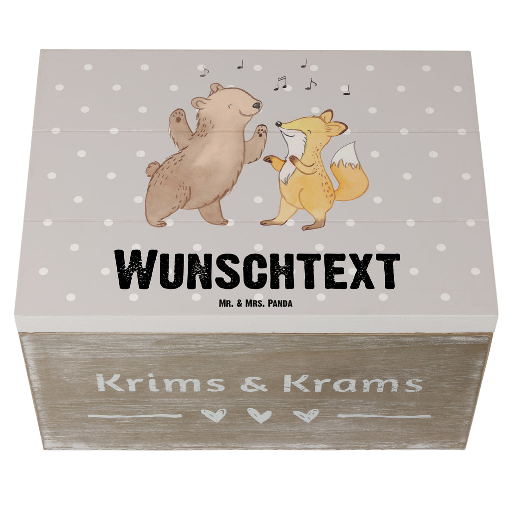 Personalisierte Holzkiste Bär & Fuchs Disco Holzkiste mit Namen, Kiste mit Namen, Schatzkiste mit Namen, Truhe mit Namen, Schatulle mit Namen, Erinnerungsbox mit Namen, Erinnerungskiste, mit Namen, Dekokiste mit Namen, Aufbewahrungsbox mit Namen, Holzkiste Personalisiert, Kiste Personalisiert, Schatzkiste Personalisiert, Truhe Personalisiert, Schatulle Personalisiert, Erinnerungsbox Personalisiert, Erinnerungskiste Personalisiert, Dekokiste Personalisiert, Aufbewahrungsbox Personalisiert, Geschenkbox personalisiert, GEschenkdose personalisiert, Geschenk, Sport, Sportart, Hobby, Schenken, Danke, Dankeschön, Auszeichnung, Gewinn, Sportler, Disco, Clubs, Tanzen, Feiern, Clubbing, Tanzstimmung, Nachtclub