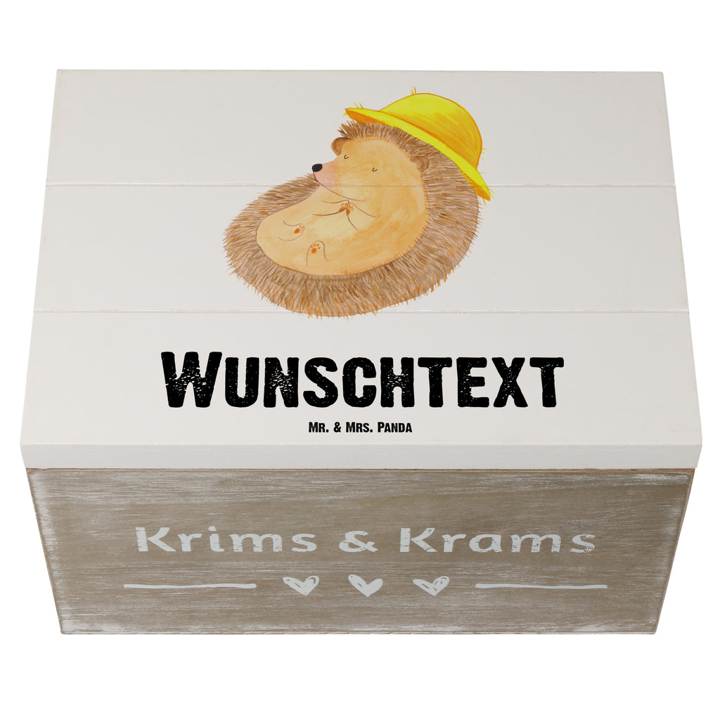 Personalisierte Holzkiste Igel betet Holzkiste mit Namen, Kiste mit Namen, Schatzkiste mit Namen, Truhe mit Namen, Schatulle mit Namen, Erinnerungsbox mit Namen, Erinnerungskiste, mit Namen, Dekokiste mit Namen, Aufbewahrungsbox mit Namen, Holzkiste Personalisiert, Kiste Personalisiert, Schatzkiste Personalisiert, Truhe Personalisiert, Schatulle Personalisiert, Erinnerungsbox Personalisiert, Erinnerungskiste Personalisiert, Dekokiste Personalisiert, Aufbewahrungsbox Personalisiert, Geschenkbox personalisiert, GEschenkdose personalisiert, Tiermotive, Gute Laune, lustige Sprüche, Tiere, Igel, Igel mit Hut, Sonnenhut, Gott, Amen, beten, Leben, Dankbarkeit, Dankbar sein, dankbar, genießen