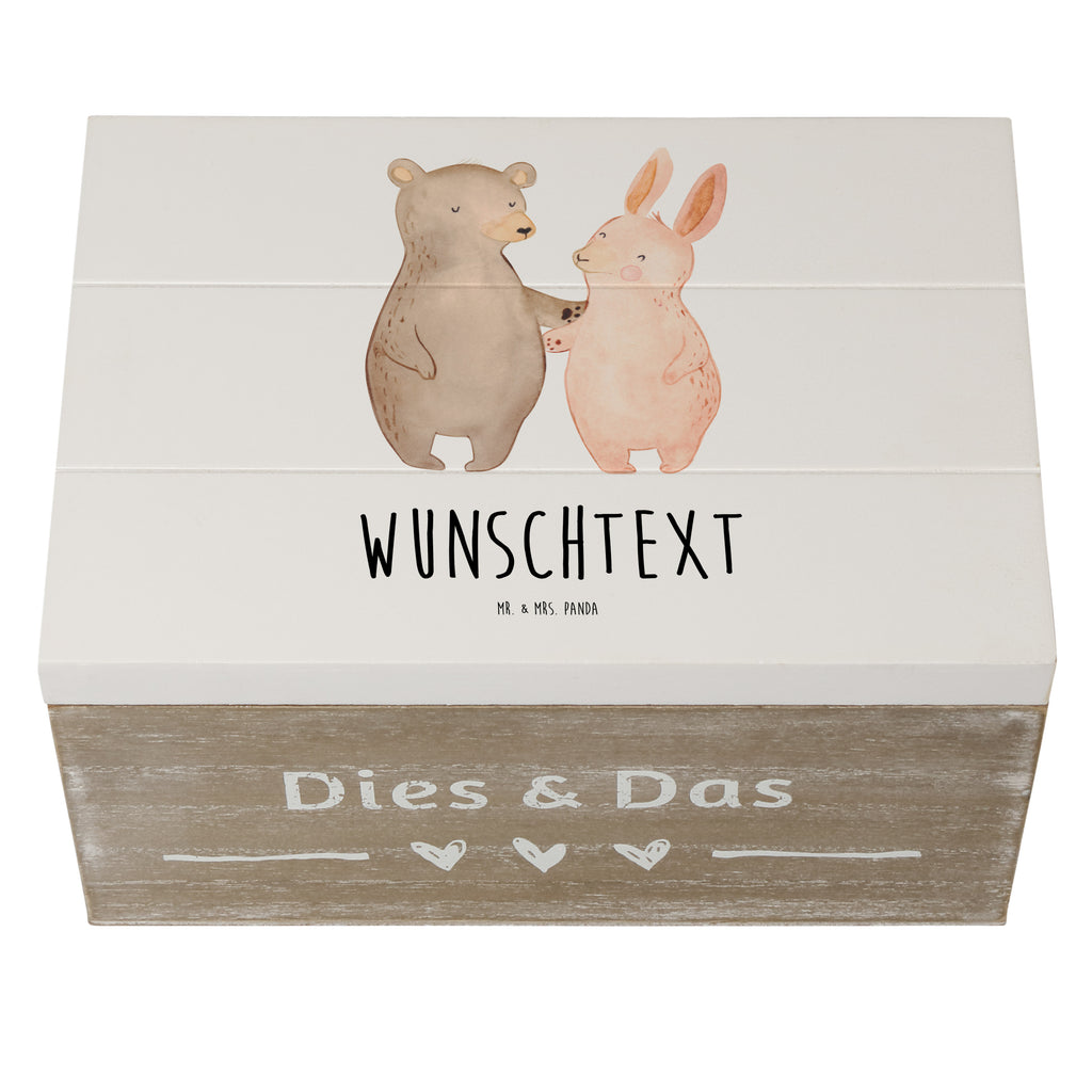 Personalisierte Holzkiste Bär und Hase Umarmen Holzkiste mit Namen, Kiste mit Namen, Schatzkiste mit Namen, Truhe mit Namen, Schatulle mit Namen, Erinnerungsbox mit Namen, Erinnerungskiste, mit Namen, Dekokiste mit Namen, Aufbewahrungsbox mit Namen, Holzkiste Personalisiert, Kiste Personalisiert, Schatzkiste Personalisiert, Truhe Personalisiert, Schatulle Personalisiert, Erinnerungsbox Personalisiert, Erinnerungskiste Personalisiert, Dekokiste Personalisiert, Aufbewahrungsbox Personalisiert, Geschenkbox personalisiert, GEschenkdose personalisiert, Liebe, Partner, Freund, Freundin, Ehemann, Ehefrau, Heiraten, Verlobung, Heiratsantrag, Liebesgeschenk, Jahrestag, Hocheitstag, Freunde, bester Freund, Hase, Bär, Bärchen, best friends