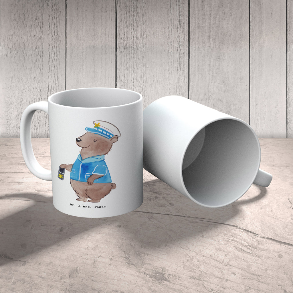 Tasse Polizist mit Herz Tasse, Kaffeetasse, Teetasse, Becher, Kaffeebecher, Teebecher, Keramiktasse, Porzellantasse, Büro Tasse, Geschenk Tasse, Tasse Sprüche, Tasse Motive, Kaffeetassen, Tasse bedrucken, Designer Tasse, Cappuccino Tassen, Schöne Teetassen, Beruf, Ausbildung, Jubiläum, Abschied, Rente, Kollege, Kollegin, Geschenk, Schenken, Arbeitskollege, Mitarbeiter, Firma, Danke, Dankeschön, Polizist, Polizeibeamter, Wachmann, Cop, Polizei, Studium