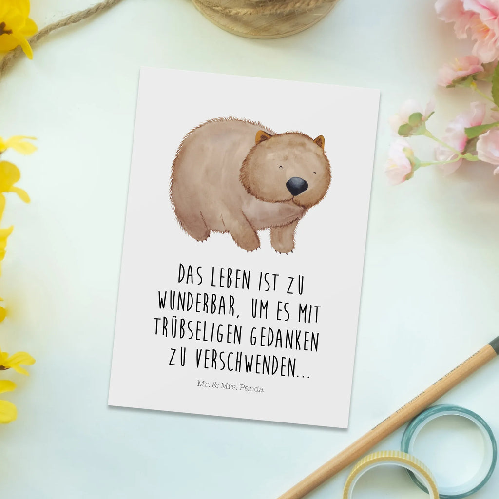 Postkarte Wombat Postkarte, Karte, Geschenkkarte, Grußkarte, Einladung, Ansichtskarte, Geburtstagskarte, Einladungskarte, Dankeskarte, Ansichtskarten, Einladung Geburtstag, Einladungskarten Geburtstag, Tiermotive, Gute Laune, lustige Sprüche, Tiere, Wombat, Das Leben ist schön, Motivation, Spruch, Australien