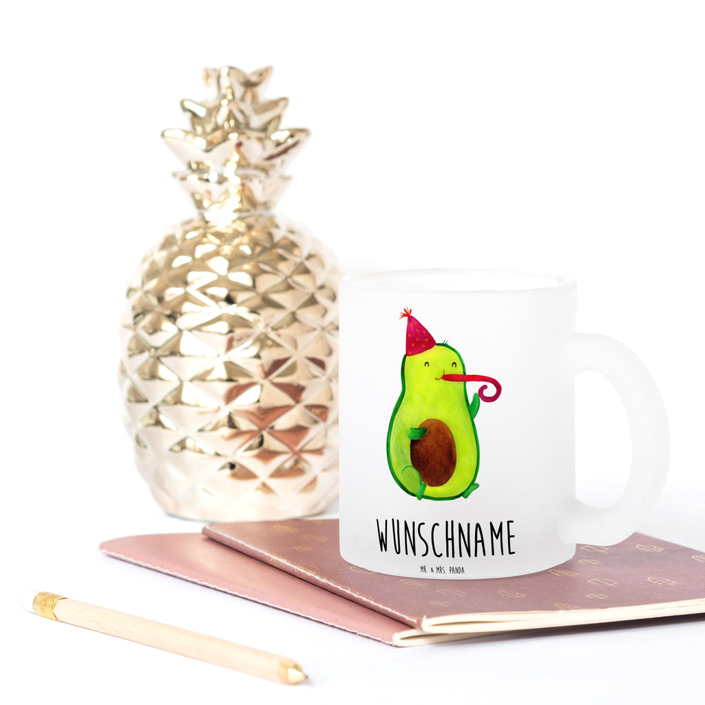 Personalisierte Teetasse Avocado Partyhupe Personalisierte Teetasse, Personalisiertes Teeglas, Personalisierter Teebecher, Personalisierte Glas Teetasse, Personalisierte Teetasse aus Glas, Teetasse mit Namen, Teeglas mit Namen, Teebecher mit Namen, Glas Teetasse mit Namen, Teetasse aus Glas mit Namen, Teetasse Wunschname, Teetasse selbst gestalten., Avocado, Veggie, Vegan, Gesund, Party, Feierlichkeit, Feier, Fete, Geburtstag, Gute Laune, Tröte