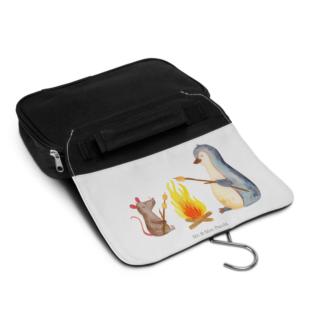 Kulturbeutel Pinguin Lagerfeuer Kulturbeutel, Zum Aufhängen, Waschtasche, Kosmetiktasche, Damen, Herren, Aufbewahrungstasche, Schminktasche, Kosmetikbeutel, Organizer, Kulturtasche, Schminkutensil, Pinguin, Maus, Pinguine, Lagerfeuer, Leben, Arbeit, Job, Motivation, Büro, Büroalltag, Lebensspruch, Lebensmotivation, Neustart, Liebe, grillen, Feuer, Marshmallows