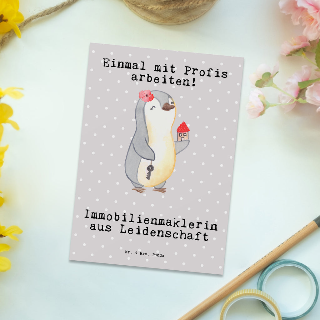 Postkarte Immobilienmaklerin aus Leidenschaft Postkarte, Karte, Geschenkkarte, Grußkarte, Einladung, Ansichtskarte, Geburtstagskarte, Einladungskarte, Dankeskarte, Ansichtskarten, Einladung Geburtstag, Einladungskarten Geburtstag, Beruf, Ausbildung, Jubiläum, Abschied, Rente, Kollege, Kollegin, Geschenk, Schenken, Arbeitskollege, Mitarbeiter, Firma, Danke, Dankeschön, Immobilienmaklerin, Immobilienhändlerin, Immobilienkauffrau, Immobilienbüro