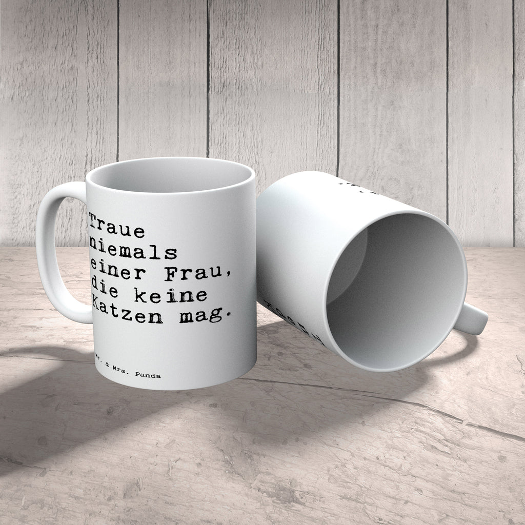 Tasse Sprüche und Zitate Traue niemals einer Frau, die keine Katzen mag. Tasse, Kaffeetasse, Teetasse, Becher, Kaffeebecher, Teebecher, Keramiktasse, Porzellantasse, Büro Tasse, Geschenk Tasse, Tasse Sprüche, Tasse Motive, Kaffeetassen, Tasse bedrucken, Designer Tasse, Cappuccino Tassen, Schöne Teetassen, Spruch, Sprüche, lustige Sprüche, Weisheiten, Zitate, Spruch Geschenke, Spruch Sprüche Weisheiten Zitate Lustig Weisheit Worte