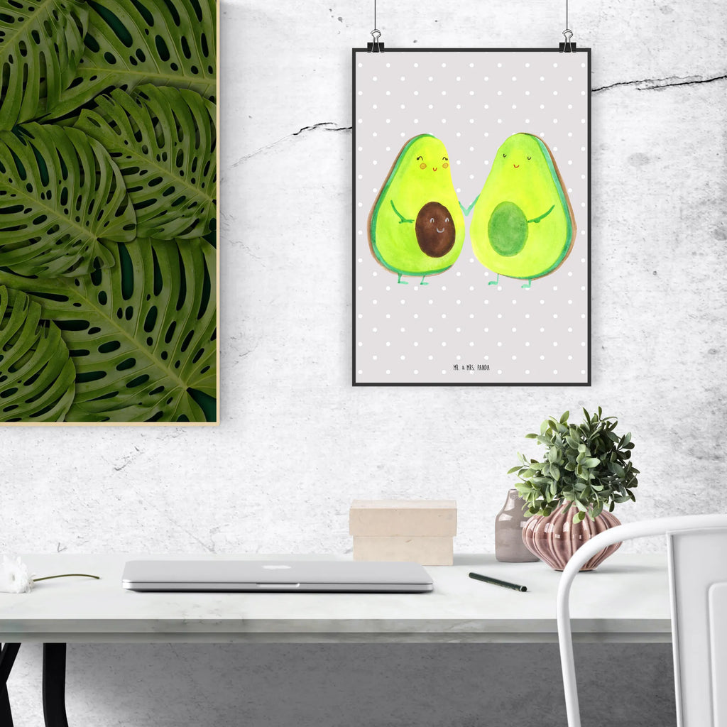 Poster Avocado Pärchen Poster, Wandposter, Bild, Wanddeko, Küchenposter, Kinderposter, Wanddeko Bild, Raumdekoration, Wanddekoration, Handgemaltes Poster, Mr. & Mrs. Panda Poster, Designposter, Kunstdruck, Posterdruck, Avocado, Veggie, Vegan, Gesund, Avocuddle, Liebe, Schwangerschaft, Familie, Babyshower, Babyparty, Hochzeit, Kinder, Avocados, Geburt