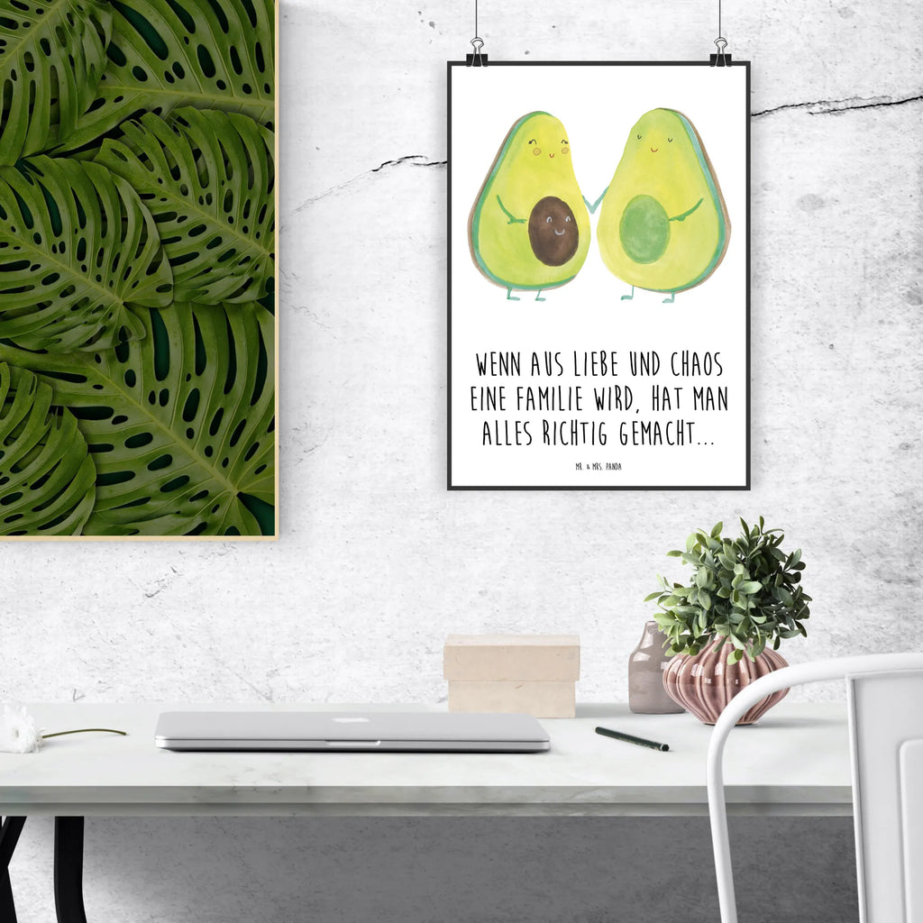 Poster Avocado Pärchen Poster, Wandposter, Bild, Wanddeko, Küchenposter, Kinderposter, Wanddeko Bild, Raumdekoration, Wanddekoration, Handgemaltes Poster, Mr. & Mrs. Panda Poster, Designposter, Kunstdruck, Posterdruck, Avocado, Veggie, Vegan, Gesund, Avocuddle, Liebe, Schwangerschaft, Familie, Babyshower, Babyparty, Hochzeit, Kinder, Avocados, Geburt