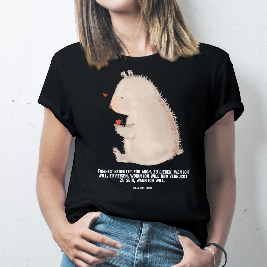 Personalisiertes T-Shirt Bär mit Marienkäfer T-Shirt Personalisiert, T-Shirt mit Namen, T-Shirt mit Aufruck, Männer, Frauen, Bär, Teddy, Teddybär, Marienkäfer, Liebe, Freiheit, Motivation, Das Leben ist schön