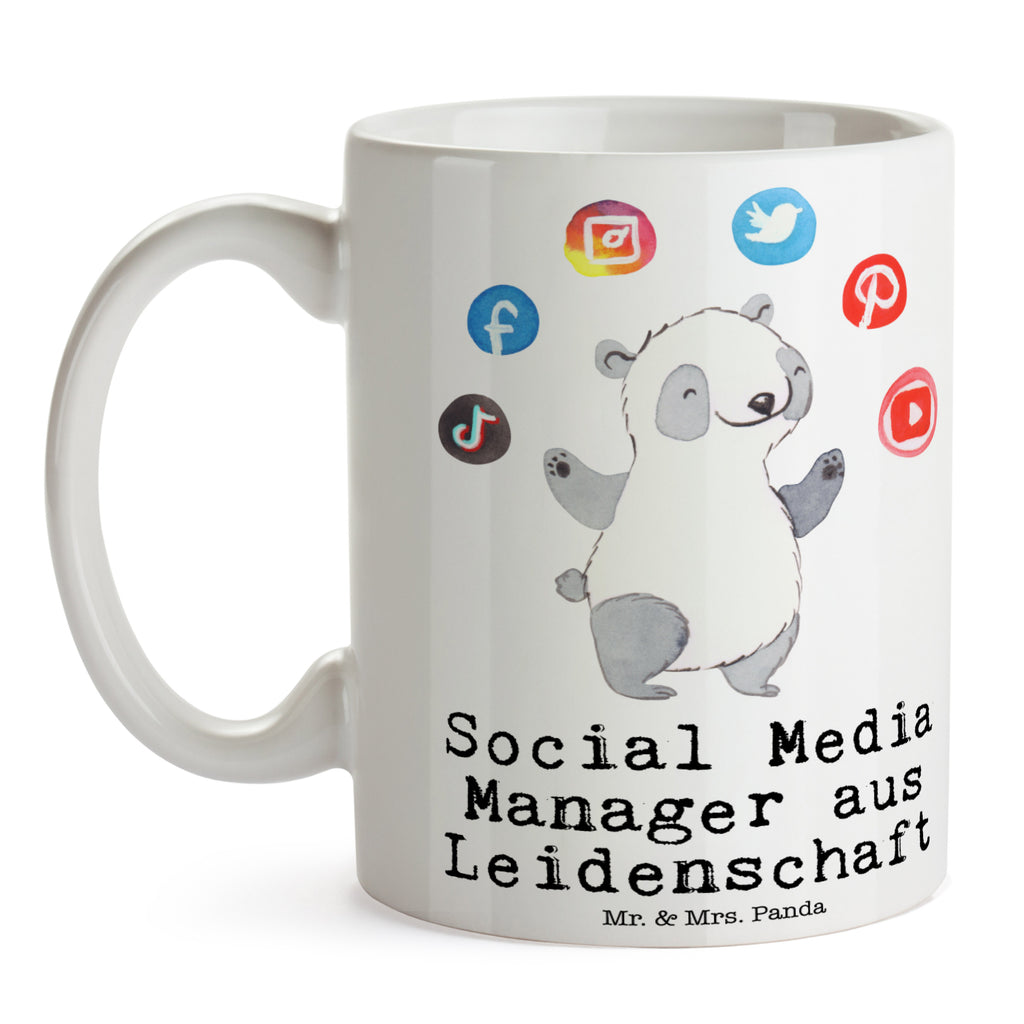 Tasse Social Media Manager aus Leidenschaft Tasse, Kaffeetasse, Teetasse, Becher, Kaffeebecher, Teebecher, Keramiktasse, Porzellantasse, Büro Tasse, Geschenk Tasse, Tasse Sprüche, Tasse Motive, Kaffeetassen, Tasse bedrucken, Designer Tasse, Cappuccino Tassen, Schöne Teetassen, Beruf, Ausbildung, Jubiläum, Abschied, Rente, Kollege, Kollegin, Geschenk, Schenken, Arbeitskollege, Mitarbeiter, Firma, Danke, Dankeschön