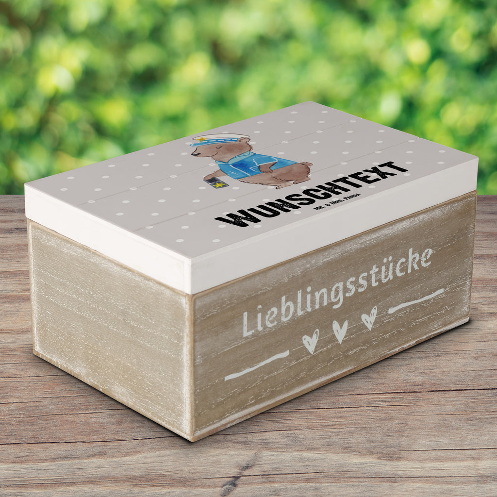 Personalisierte Holzkiste Polizistin Herz Holzkiste mit Namen, Kiste mit Namen, Schatzkiste mit Namen, Truhe mit Namen, Schatulle mit Namen, Erinnerungsbox mit Namen, Erinnerungskiste, mit Namen, Dekokiste mit Namen, Aufbewahrungsbox mit Namen, Holzkiste Personalisiert, Kiste Personalisiert, Schatzkiste Personalisiert, Truhe Personalisiert, Schatulle Personalisiert, Erinnerungsbox Personalisiert, Erinnerungskiste Personalisiert, Dekokiste Personalisiert, Aufbewahrungsbox Personalisiert, Geschenkbox personalisiert, GEschenkdose personalisiert, Beruf, Ausbildung, Jubiläum, Abschied, Rente, Kollege, Kollegin, Geschenk, Schenken, Arbeitskollege, Mitarbeiter, Firma, Danke, Dankeschön, Polizistin, Polizeibeamtin, Wachfrau, Cop, Polizei, Studium