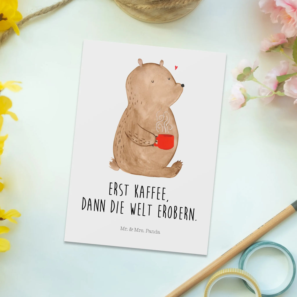 Postkarte Bär Kaffee Postkarte, Karte, Geschenkkarte, Grußkarte, Einladung, Ansichtskarte, Geburtstagskarte, Einladungskarte, Dankeskarte, Ansichtskarten, Einladung Geburtstag, Einladungskarten Geburtstag, Bär, Teddy, Teddybär, Kaffee, Coffee, Bären, guten Morgen, Morgenroutine, Welt erobern, Welt retten, Motivation