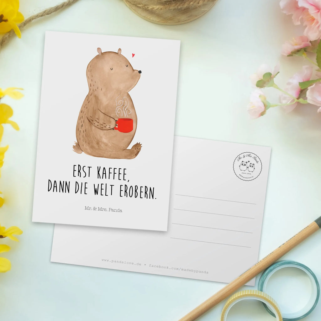 Postkarte Bär Kaffee Postkarte, Karte, Geschenkkarte, Grußkarte, Einladung, Ansichtskarte, Geburtstagskarte, Einladungskarte, Dankeskarte, Ansichtskarten, Einladung Geburtstag, Einladungskarten Geburtstag, Bär, Teddy, Teddybär, Kaffee, Coffee, Bären, guten Morgen, Morgenroutine, Welt erobern, Welt retten, Motivation