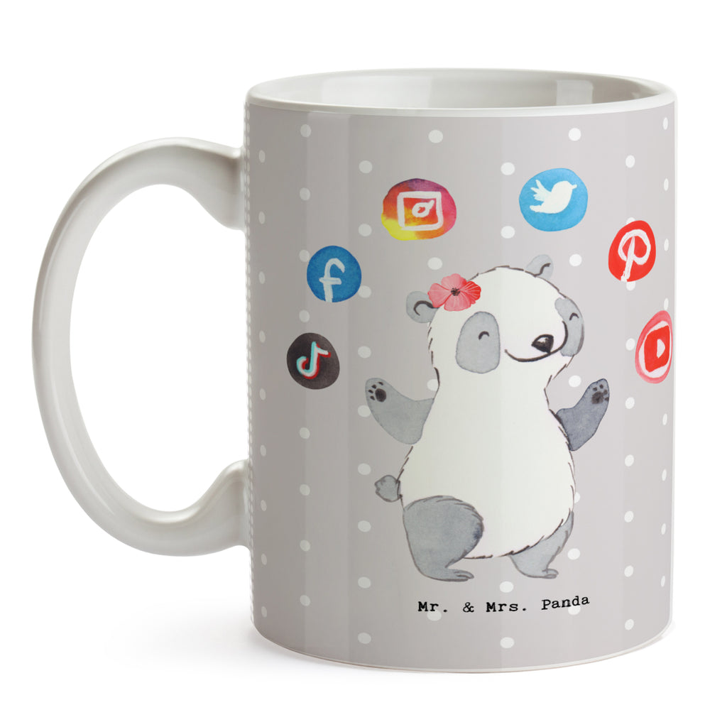 Tasse Social Media Managerin mit Herz Tasse, Kaffeetasse, Teetasse, Becher, Kaffeebecher, Teebecher, Keramiktasse, Porzellantasse, Büro Tasse, Geschenk Tasse, Tasse Sprüche, Tasse Motive, Kaffeetassen, Tasse bedrucken, Designer Tasse, Cappuccino Tassen, Schöne Teetassen, Beruf, Ausbildung, Jubiläum, Abschied, Rente, Kollege, Kollegin, Geschenk, Schenken, Arbeitskollege, Mitarbeiter, Firma, Danke, Dankeschön