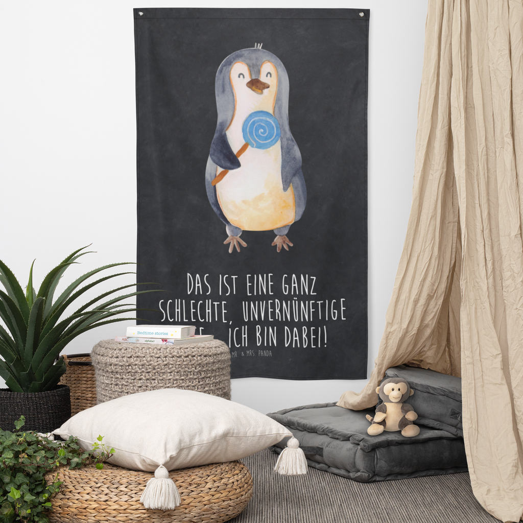 Wandteppich Pinguin Lolli Wandbehang, Dekoration, Boho, Wandteppich, Wandtuch, Wanddeko, Tapisserie, Tapestry, Wandbild, Textil-Kunst, Schmuck-Wandbehang, Wand Deko, Kinderzimmer, Kinderzimmer Wand, Kinderzimmer Deko, Kinderzimmer Wanddeko, Pinguin, Pinguine, Lolli, Süßigkeiten, Blödsinn, Spruch, Rebell, Gauner, Ganove, Rabauke