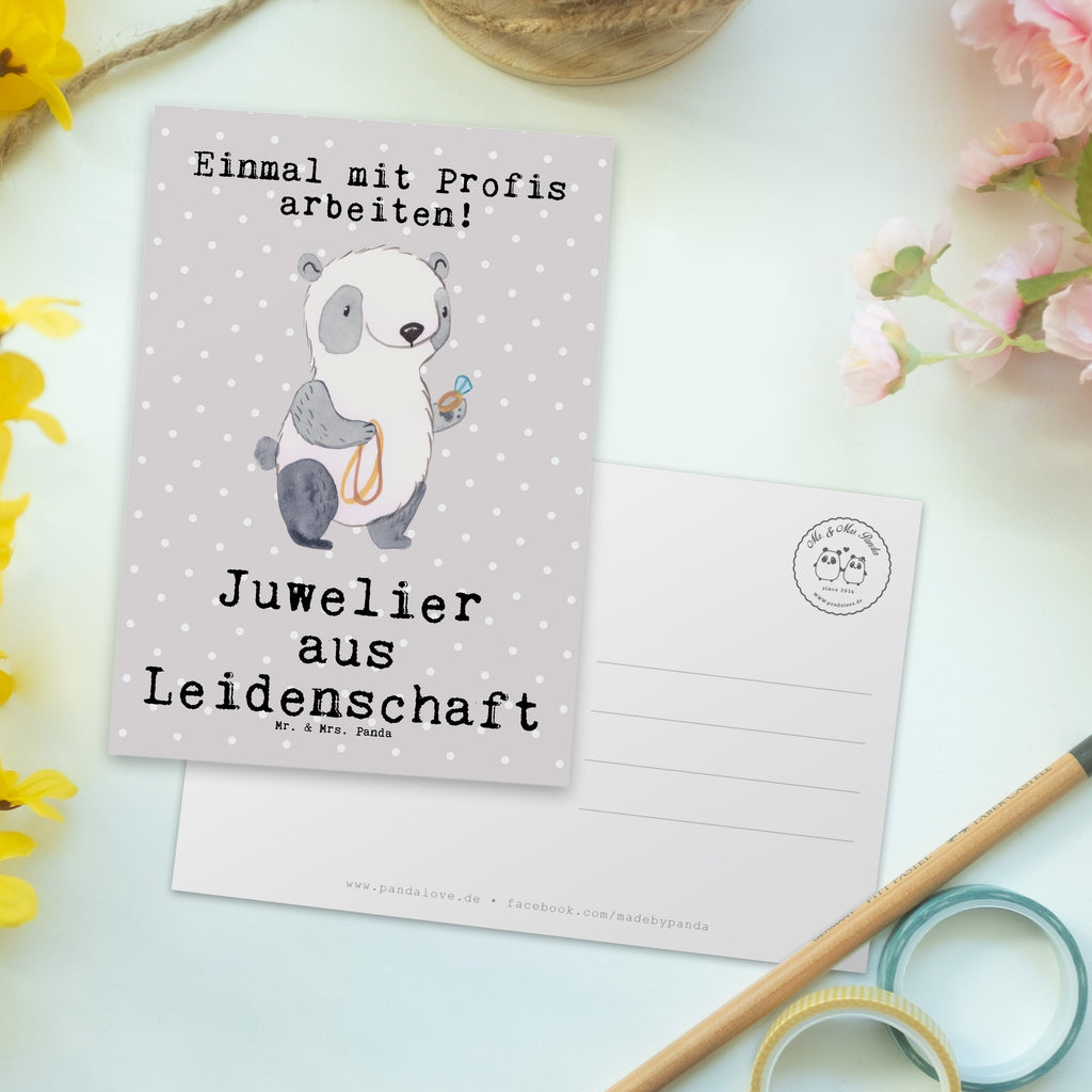 Postkarte Juwelier aus Leidenschaft Postkarte, Karte, Geschenkkarte, Grußkarte, Einladung, Ansichtskarte, Geburtstagskarte, Einladungskarte, Dankeskarte, Ansichtskarten, Einladung Geburtstag, Einladungskarten Geburtstag, Beruf, Ausbildung, Jubiläum, Abschied, Rente, Kollege, Kollegin, Geschenk, Schenken, Arbeitskollege, Mitarbeiter, Firma, Danke, Dankeschön, Juwelier, Goldschmied, Schmuckwarenhändler, Schmuckgeschäft, Eröffnung