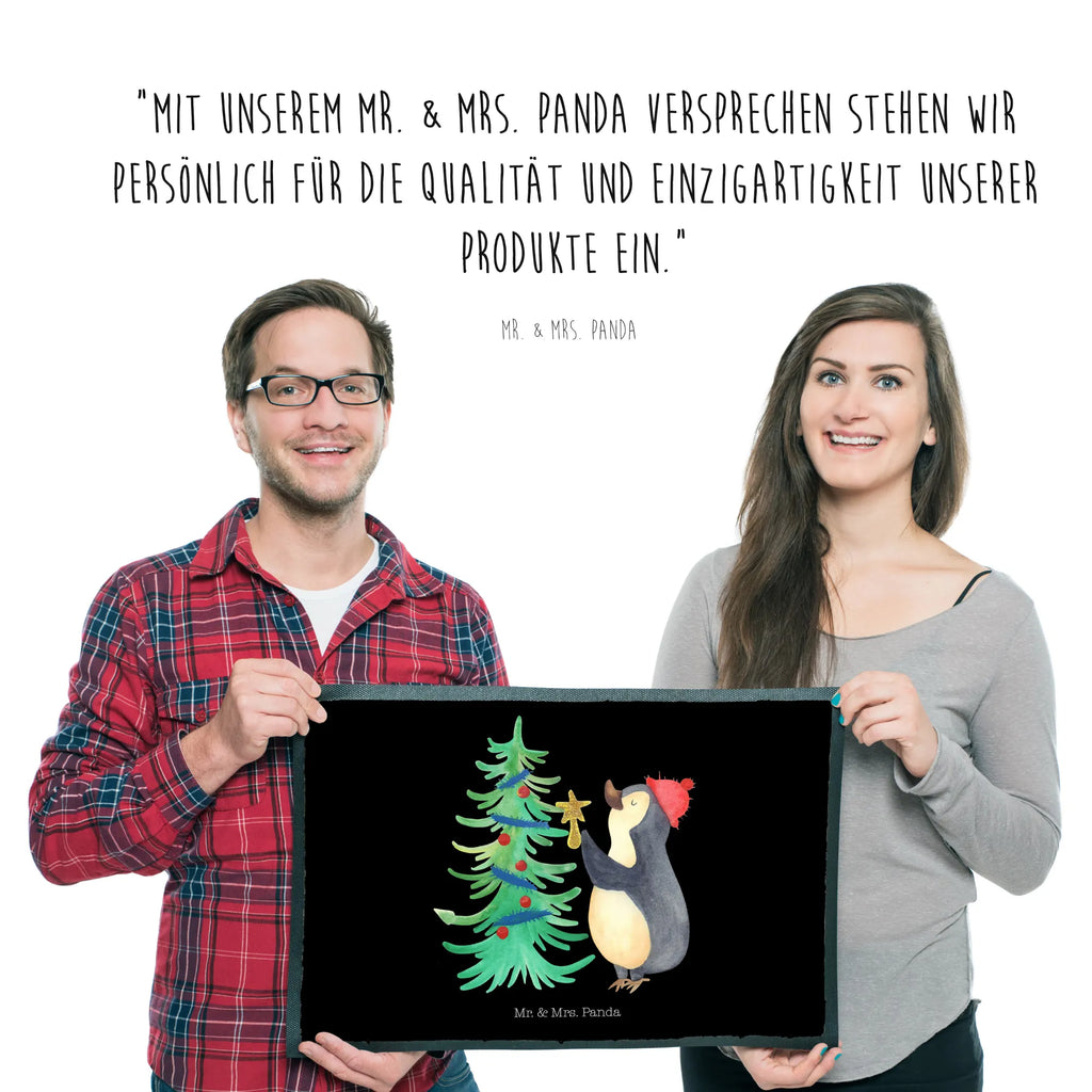 Fußmatte Pinguin Weihnachtsbaum Türvorleger, Schmutzmatte, Fußabtreter, Matte, Schmutzfänger, Fußabstreifer, Schmutzfangmatte, Türmatte, Motivfußmatte, Haustürmatte, Vorleger, Fussmatten, Fußmatten, Gummimatte, Fußmatte außen, Fußmatte innen, Fussmatten online, Gummi Matte, Sauberlaufmatte, Fußmatte waschbar, Fußmatte outdoor, Schmutzfangmatte waschbar, Eingangsteppich, Fußabstreifer außen, Fußabtreter außen, Schmutzfangteppich, Fußmatte außen wetterfest, Winter, Weihnachten, Weihnachtsdeko, Nikolaus, Advent, Heiligabend, Wintermotiv, Pinguin