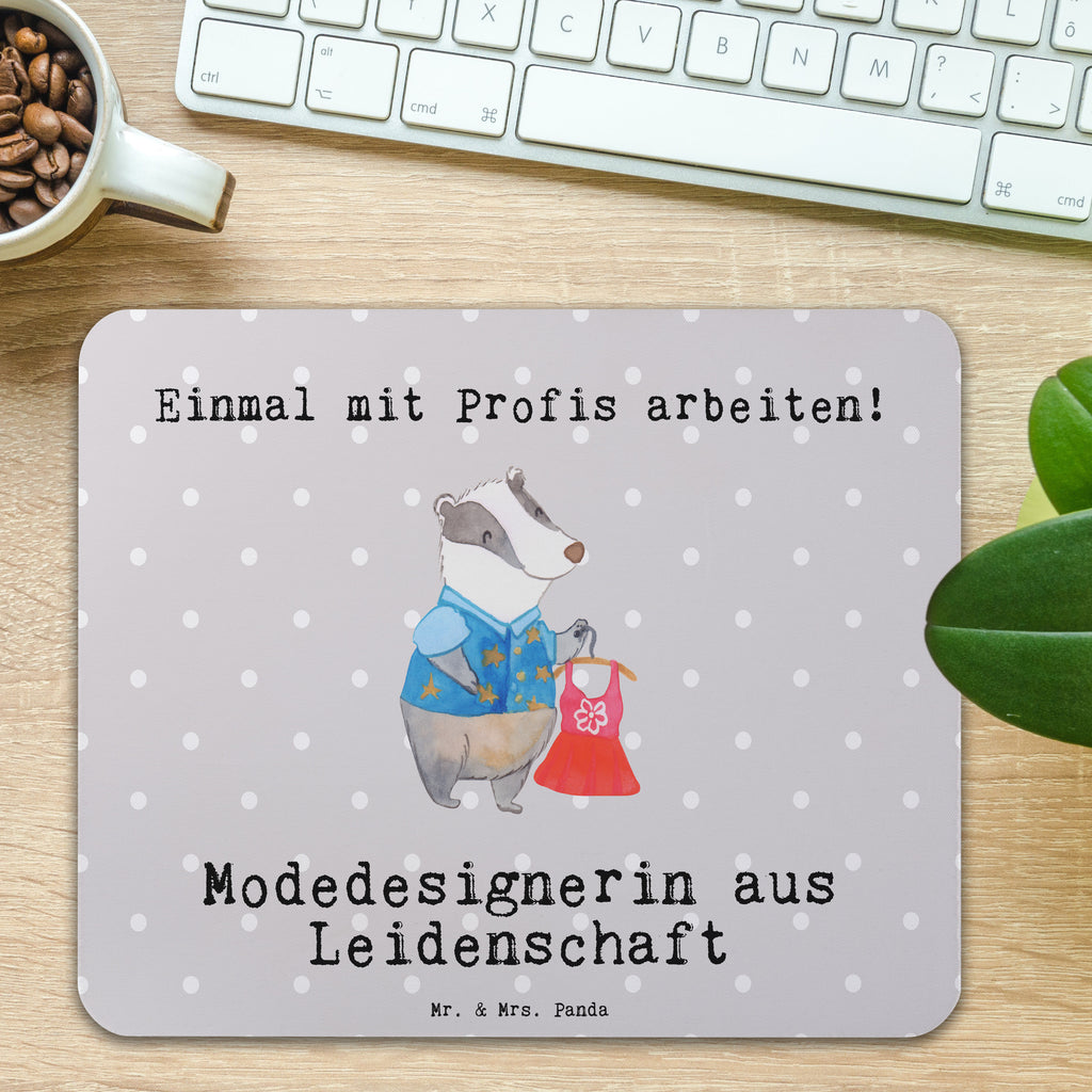 Mauspad Modedesignerin aus Leidenschaft Mousepad, Computer zubehör, Büroausstattung, PC Zubehör, Arbeitszimmer, Mauspad, Einzigartiges Mauspad, Designer Mauspad, Mausunterlage, Mauspad Büro, Beruf, Ausbildung, Jubiläum, Abschied, Rente, Kollege, Kollegin, Geschenk, Schenken, Arbeitskollege, Mitarbeiter, Firma, Danke, Dankeschön, Modedesignerin, Fashion Designerin, Modeschöpferin