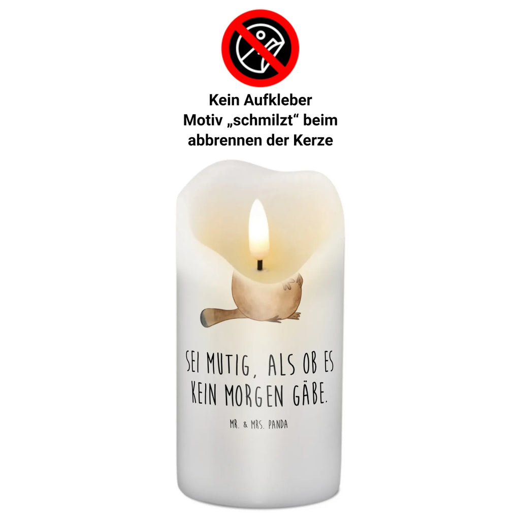 Candle platypus courage Kerze, Taufkerze, Kommunionskerze, Geburtstagskerze, Geschenk Kerze, Taufgeschenk Kerze, Kerze mit Druck, Besondere Kerze, Geschenkidee Kerze, Kerze für Kommunion, Geburtstag Kerze, Kommunion Kerze, Meerestiere, Meer, Urlaub, Schnabeltier, Mut, mutig, Lebensweisheit, Schnabeltiere, Motivation, Training, Büro, Arbeit, Neuanfang, Neustart, Weltreise, Raodtrip