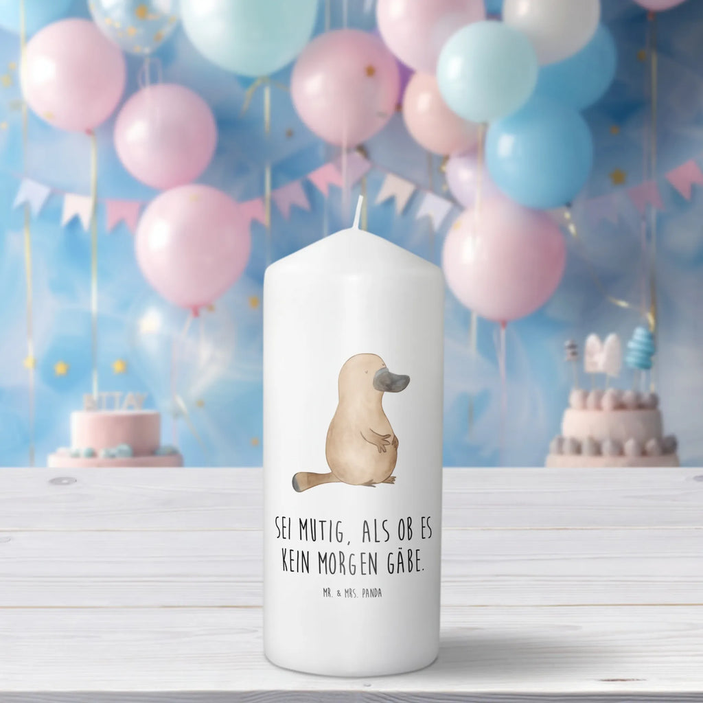 Candle platypus courage Kerze, Taufkerze, Kommunionskerze, Geburtstagskerze, Geschenk Kerze, Taufgeschenk Kerze, Kerze mit Druck, Besondere Kerze, Geschenkidee Kerze, Kerze für Kommunion, Geburtstag Kerze, Kommunion Kerze, Meerestiere, Meer, Urlaub, Schnabeltier, Mut, mutig, Lebensweisheit, Schnabeltiere, Motivation, Training, Büro, Arbeit, Neuanfang, Neustart, Weltreise, Raodtrip