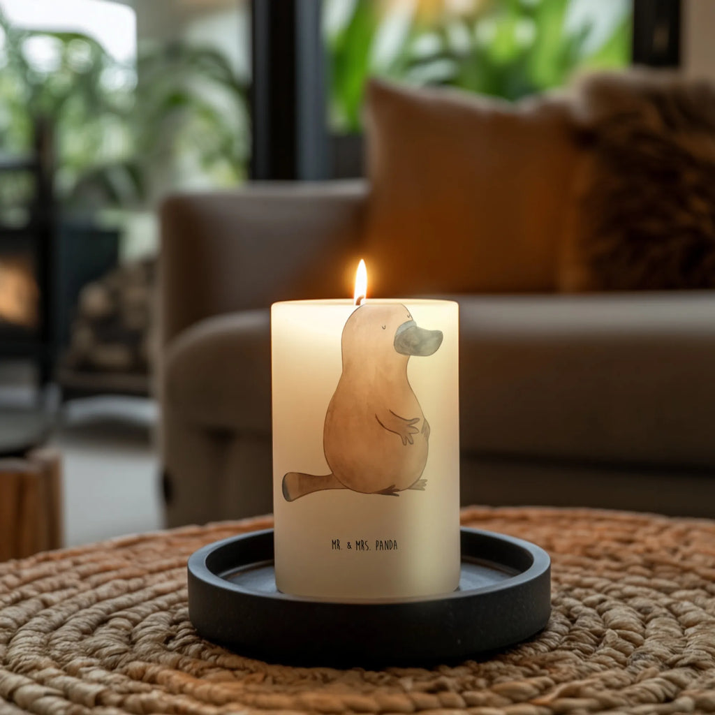 Candle platypus courage Kerze, Taufkerze, Kommunionskerze, Geburtstagskerze, Geschenk Kerze, Taufgeschenk Kerze, Kerze mit Druck, Besondere Kerze, Geschenkidee Kerze, Kerze für Kommunion, Geburtstag Kerze, Kommunion Kerze, Meerestiere, Meer, Urlaub, Schnabeltier, Mut, mutig, Lebensweisheit, Schnabeltiere, Motivation, Training, Büro, Arbeit, Neuanfang, Neustart, Weltreise, Raodtrip